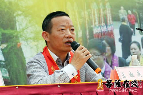 无锡锡山区委统战部副部长、民宗局局长王祖庚致辞(图片来源:菩萨在线 妙雨/摄)