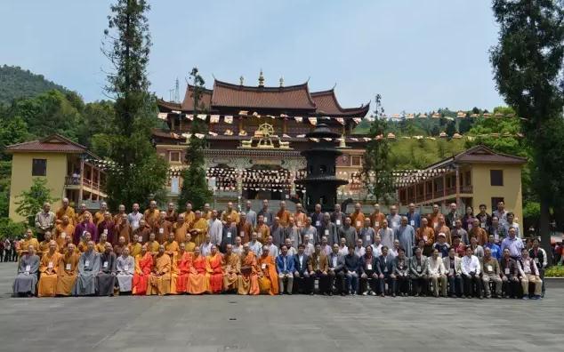 多宝讲寺举办智敏上师新书发布会暨俱舍宗研讨会