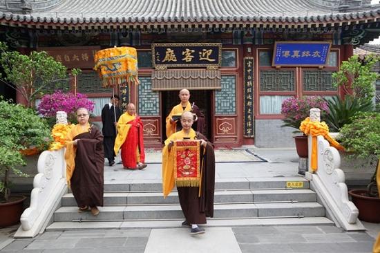 北京灵光寺佛牙塔2016年度首次隆重免费开放瞻仰