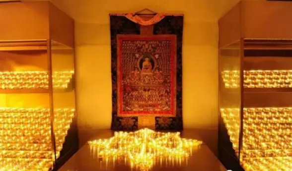 五台山文殊洞:据传文殊菩萨曾于洞中修行