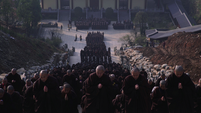 庐山东林寺第二届莲宗助念培训班学员参拜大佛