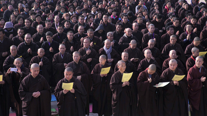 庐山东林寺第二届莲宗助念培训班学员参拜大佛