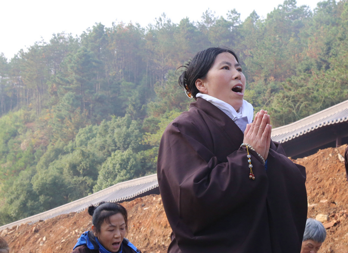 庐山东林寺第二届莲宗助念培训班学员参拜大佛