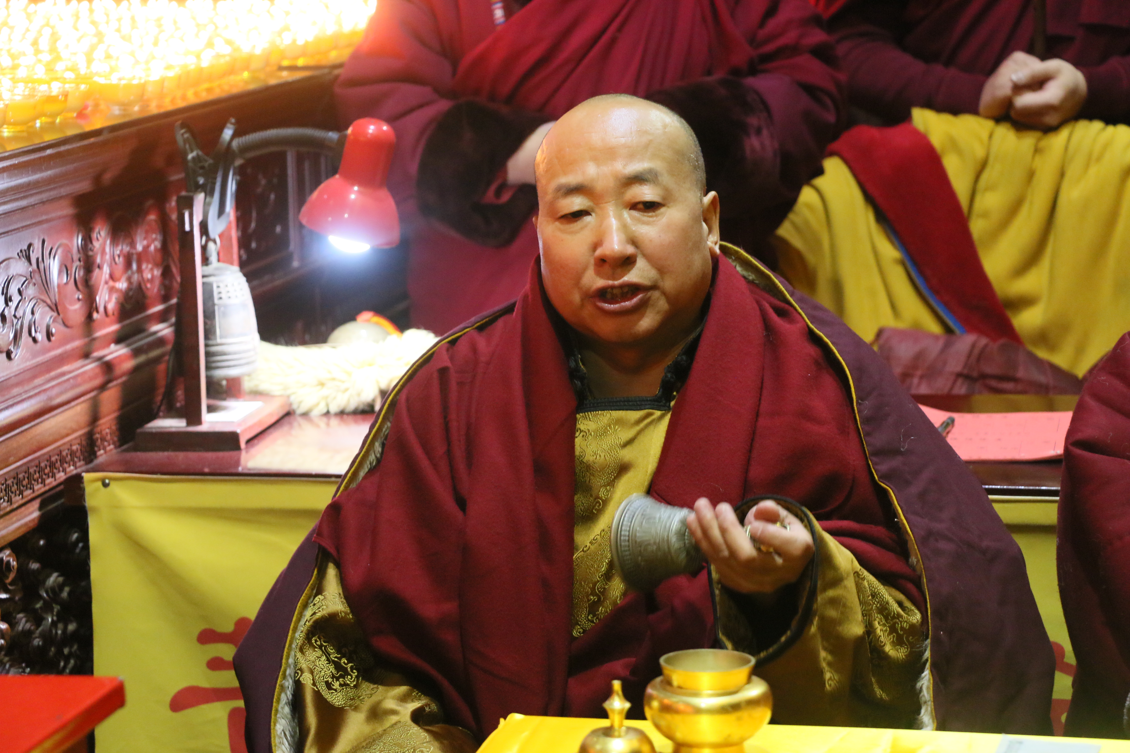 山西省佛教协会副会长、五台山佛教协会常务副会长、五台山菩萨顶管家章样摩兰喇嘛领众诵经祈福