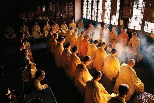 【法眼看世间】出家真的是逃避生活 苟且偷安吗?