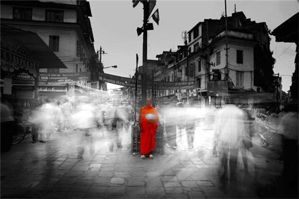 【法眼看世间】出家真的是逃避生活 苟且偷安吗?