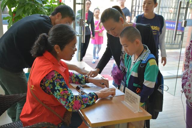 感恩孝亲 不忘初心：南普陀义工服务社进社区活动