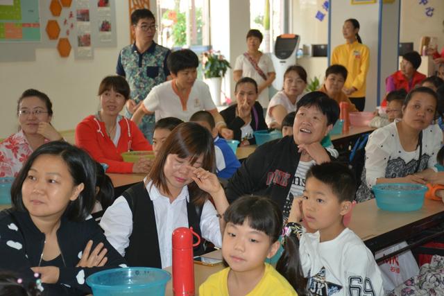 感恩孝亲 不忘初心：南普陀义工服务社进社区活动