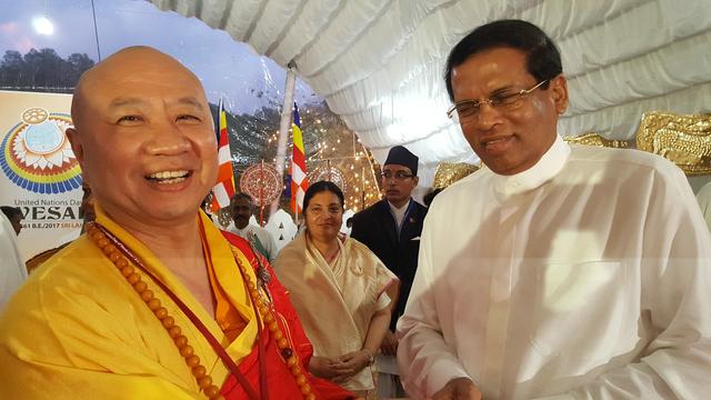 明生大和尚和斯里兰卡总统迈特里帕拉·西里塞纳合影