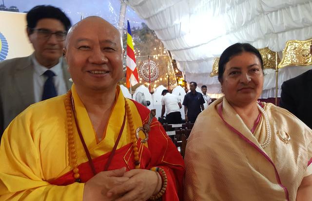 明生大和尚和尼泊尔总统迪娅·德维·班达里合影