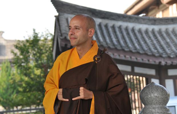 第一个在中国剃度出家的外国游客