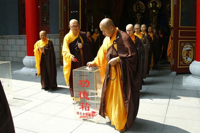 滴滴爱心汇成海洋 极乐慈善扬帆远航