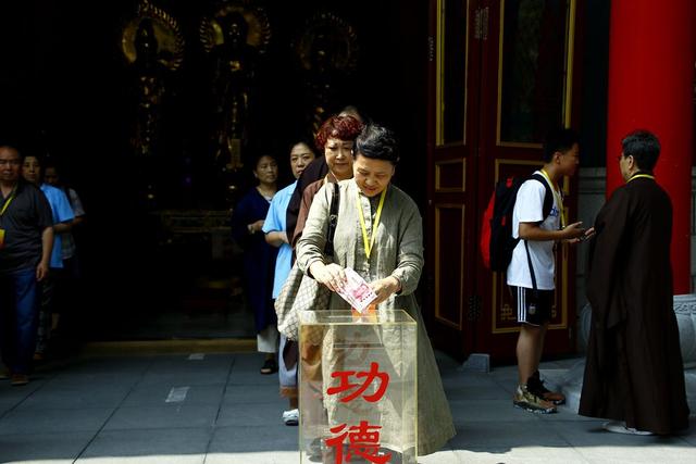 滴滴爱心汇成海洋 极乐慈善扬帆远航