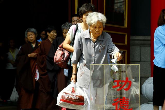 滴滴爱心汇成海洋 极乐慈善扬帆远航