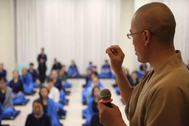 道伟法师为营员讲解止观