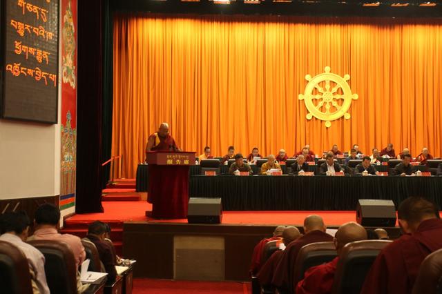 甘孜州佛教协会第八次代表会议在康定隆重举行