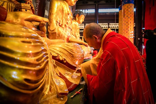 上海玉佛禅寺大雄宝殿平移顶升圆满落成