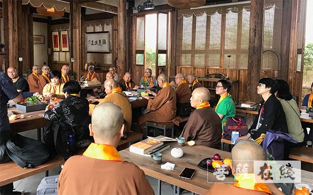 10、参访团与眀旸禅师纪念馆座谈.jpg