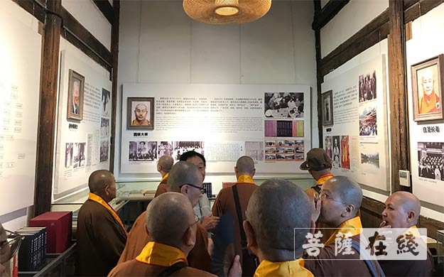 8、参访团朝礼眀旸禅师纪念馆.jpg