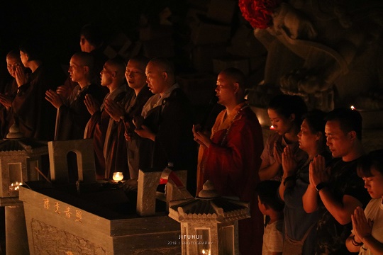 明日文殊菩萨出家日!积福慧供灯共修正在进行中…… 明日文殊菩萨出家日!积福慧供灯共修正在进行中……