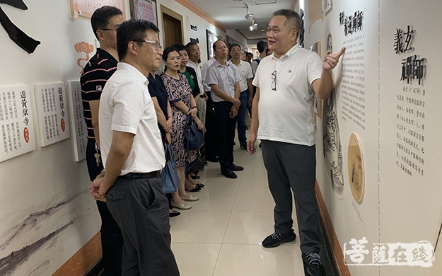 调研组听取林文清关于黄檗文化介绍。陈芝宽摄5.jpg 调研组听取林文清关于黄檗文化介绍。陈芝宽摄5.jpg