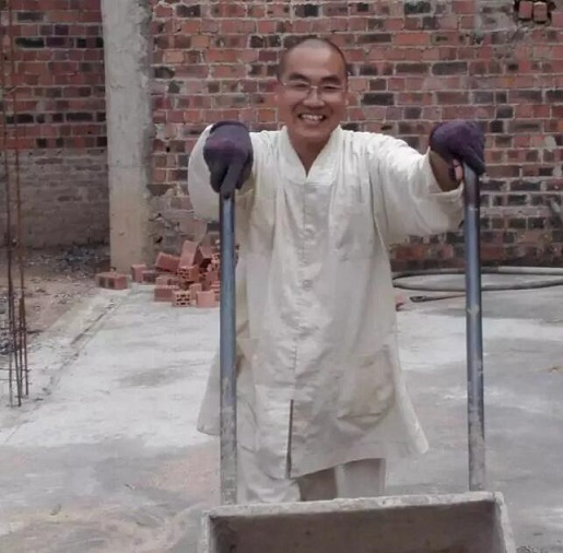 发无上心，供十方僧，得无量益！