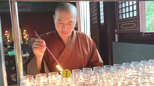 明日燃灯佛圣诞!积福慧供灯、供水共修正在进行中…… 明日燃灯佛圣诞!积福慧供灯、供水共修正在进行中……