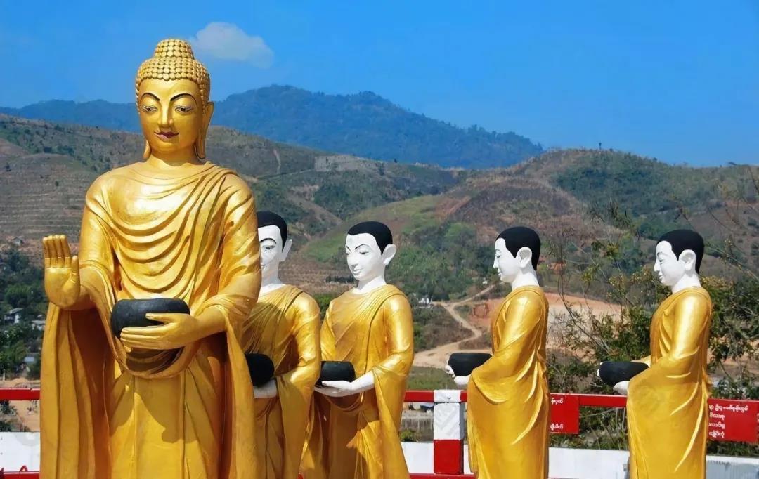 恭迎释迦牟尼佛出家日!祈愿佛日增辉,众生离苦得乐! 恭迎释迦牟尼佛出家日!祈愿佛日增辉,众生离苦得乐!