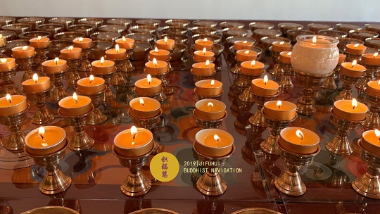 明日释迦牟尼佛圣诞暨浴佛节，积福慧供灯共修正在进行中……