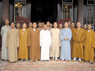 与厦门南普陀寺知客德煌法师、达兴法师合影留念