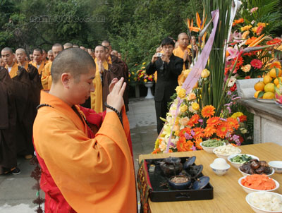 南普陀寺举行妙湛老和尚圆寂10周年祭礼