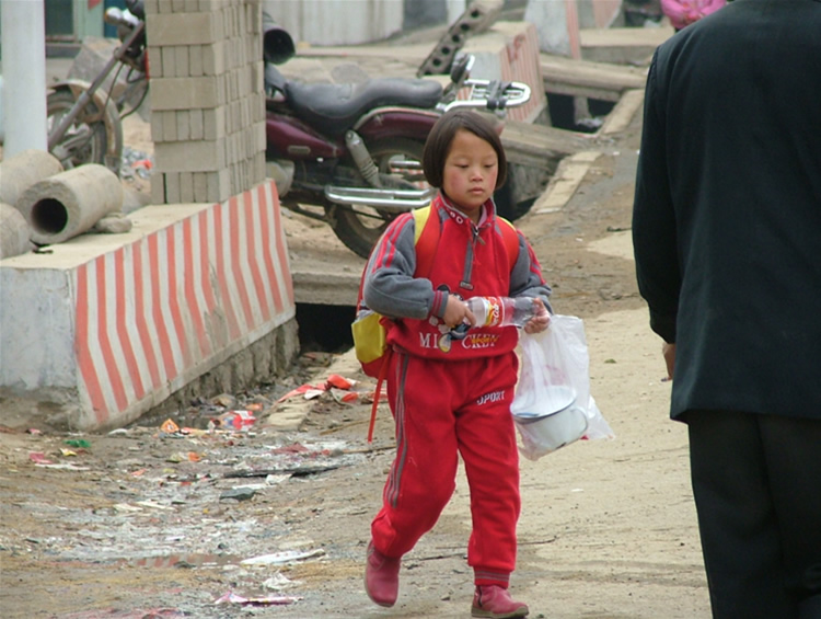 家远，带水带饭，晚上再回来