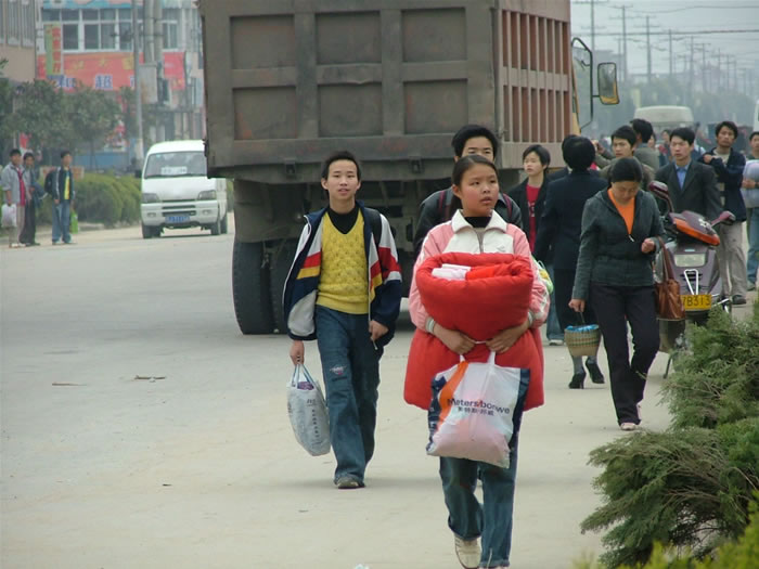 今天放假,一个月休息一次