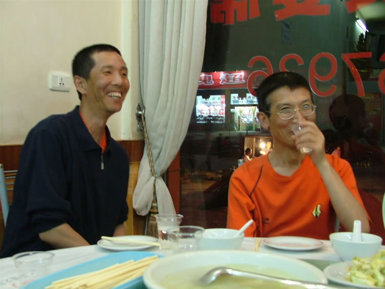 一下午的行程后，最渴了