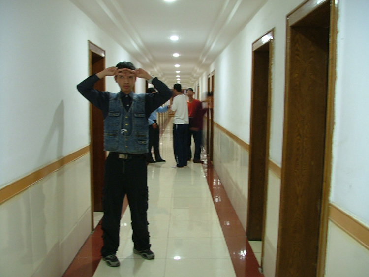 晚上吃晚饭前从房间出来