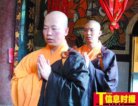 “重走唐僧西行路”举行闭关修行仪式(组图)