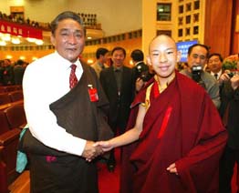 十一世班禅额尔德尼．确吉杰布（右）