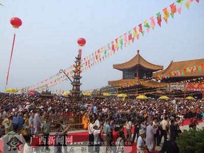 梧州四恩寺举行佛像开光庆典近千佛教徒参加(图)