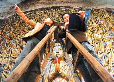 重庆大足石刻千手观音金箔脱落亟待修复(组图)