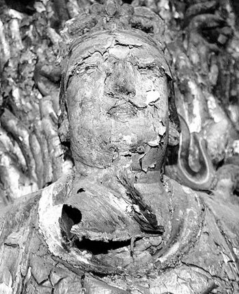 重庆大足石刻千手观音金箔脱落亟待修复(组图)