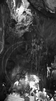 阿庐古洞昨日再现神奇佛光记者目击全过程形成原因尚待破解