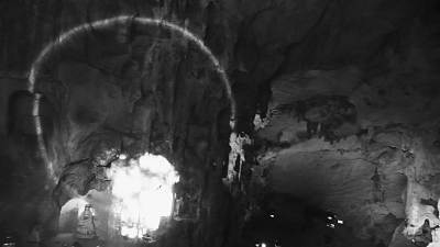 阿庐古洞昨日再现神奇佛光记者目击全过程形成原因尚待破解