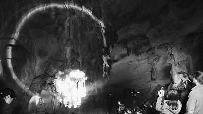 阿庐古洞昨日再现神奇佛光记者目击全过程形成原因尚待破解