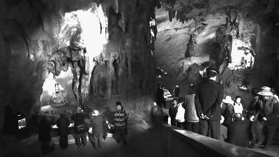 阿庐古洞昨日再现神奇佛光记者目击全过程形成原因尚待破解