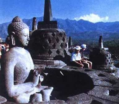 值得一游的印尼婆罗浮屠佛塔(图)