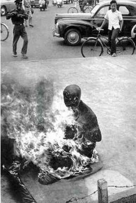 历史的今天震惊世界的越南高僧释广德烈火中面带微笑