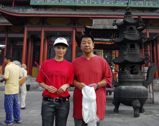 《吴承恩与西游记》石小群等主演礼佛放生(图)