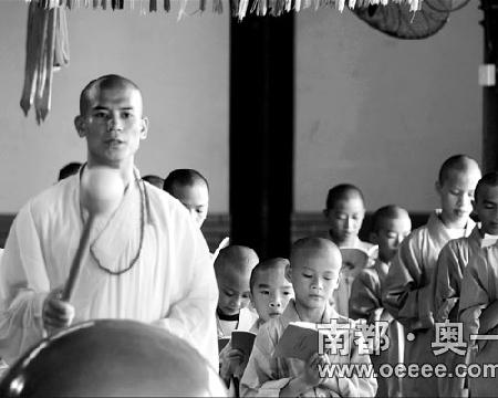 38名中小学生体验出家生活(组图)