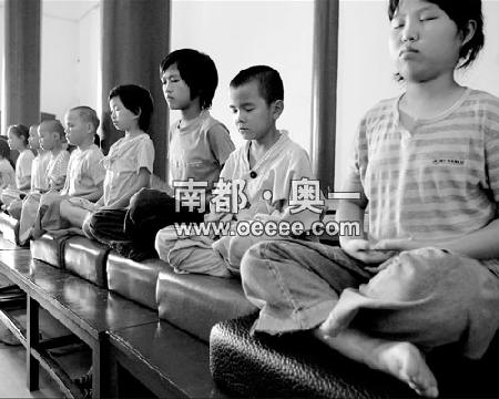 38名中小学生体验出家生活(组图)