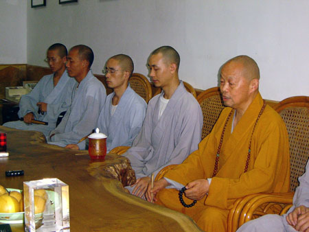 与老和尚在丈室分组交流1